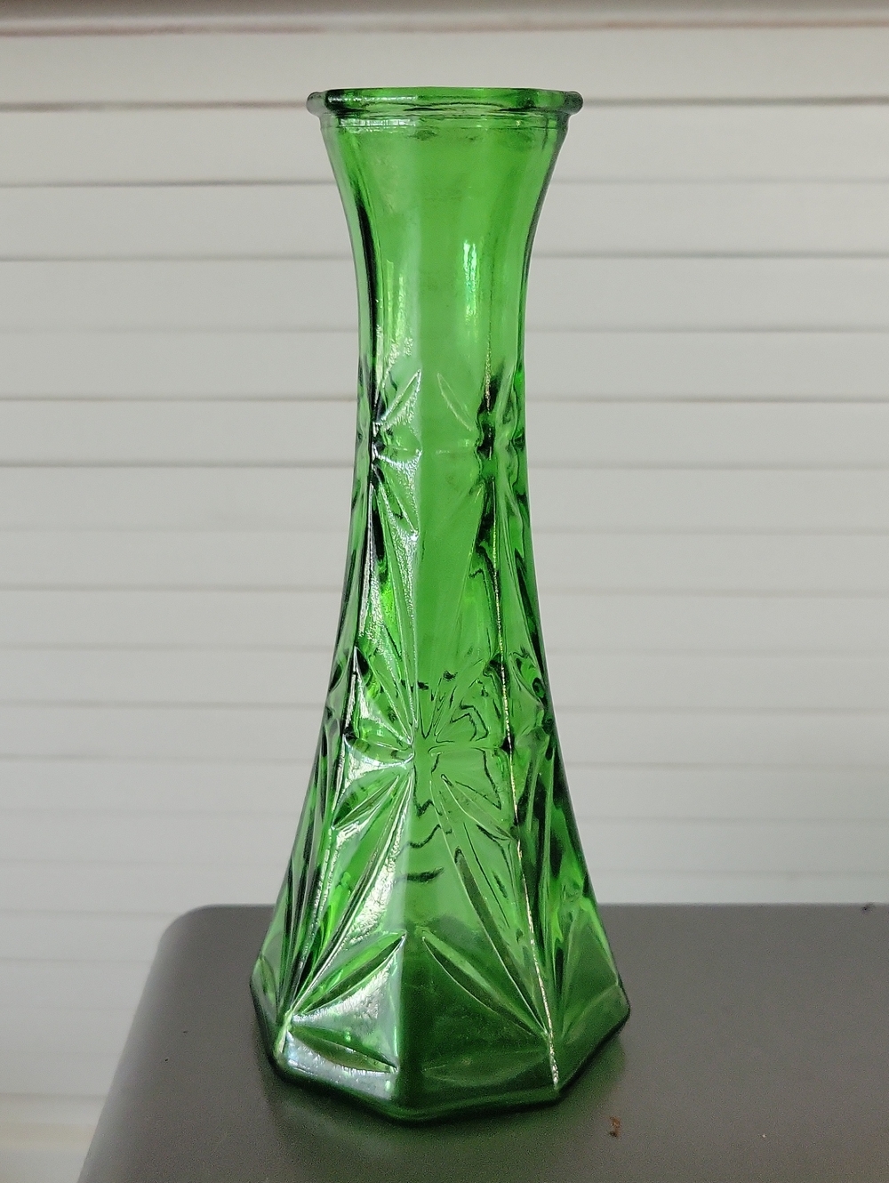 Hoosier 4063-B Vintage Green Starburst  Decorative Glass 6" Bud Vase - Home Art.
